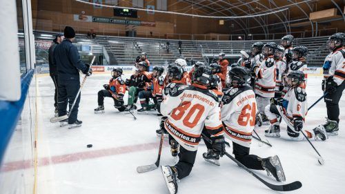 Die jungen Eishockeytalente aus dem ganzen Land zeigten im Dornbirner Messestadion ihr Können. mima (2)