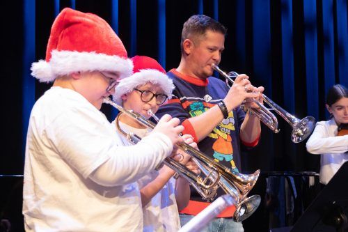 Die Musikschüler spielten weihnachtliche Klänge in der Remise. Christiane Sturmer