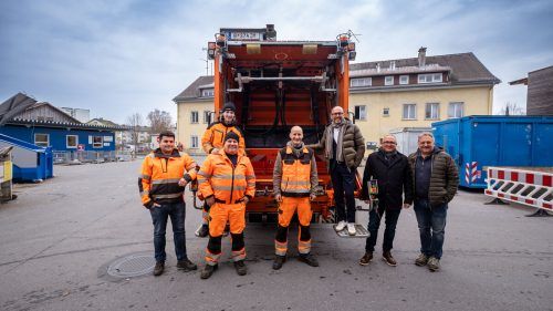 Die wertvolle Arbeit des Bregenzer Bauhof-Teams wird nun durch ein neues Fahrzeug unterstützt. Auch Bürgermeister Michael Ritsch kam zu einer Besichtigung vorbei.