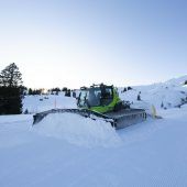 Hybrid-Raupe bügelt die Skipisten