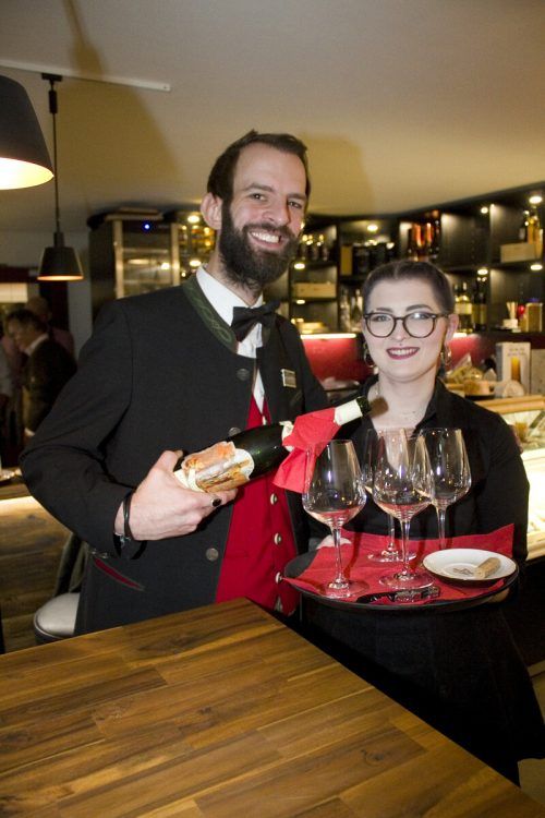 Dipl.-Sommelier Alessandro La Rocca und Shalisa Dumpf.