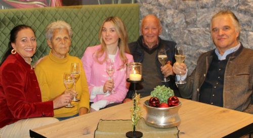 Drei Generationen „Walisgaden“: Heike, Heidi, Vivien, Hanspeter und Ingo.  STP