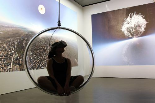 Ein Ballon steigt in die Stratosphäre, bis er platzt.  MARIE LIENHARD
