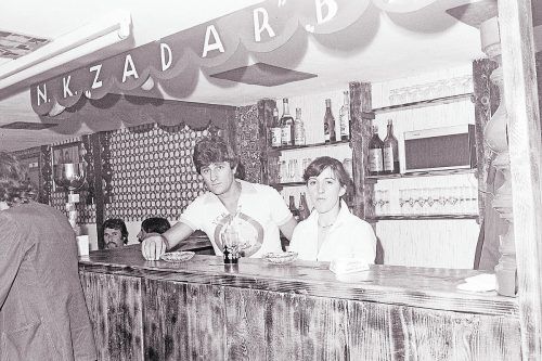 Eines dieser Teams, der NK Zadar, veranstaltete 1979 ein Benefizspiel zugunsten notleidender Landsleute.