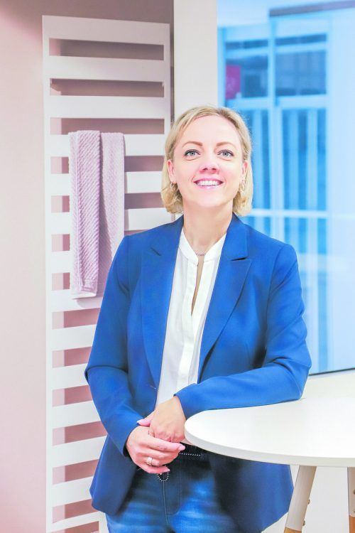 Eva Wolf, HR Chefin bei Inhaus: „Menschlichkeit wird bei Inhaus gelebt. Von der ‚Du‘-Kultur bis zu flexiblen Arbeitszeiten in einem modernen Arbeitsumfeld.“  Inhaus