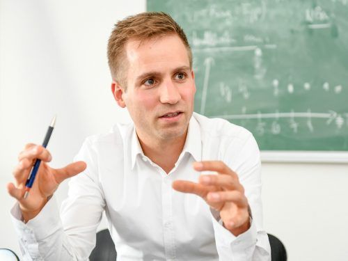 FHV-Forschungsleiter Markus Preißinger freut sich.  lerch