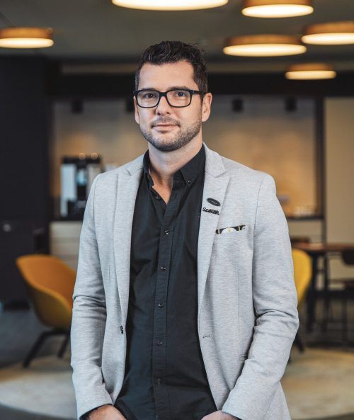 Wir vom Digital Campus Vorarlberg fühlen uns in der digitalen Welt wohl. Der VN.at-eSport-Cup ist das ideale Event um unsere Expertise auch im eSport beweisen zu können. Thomas Berchtold, Geschäftsführer Digital Campus Vorarlberg