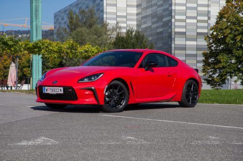 Flach, nur 1250 Kilogramm schwer, Motor vorne und Heckantrieb: Mit dem GR86 gibt Toyota ein Bekenntnis zum Sportwagenbau. 