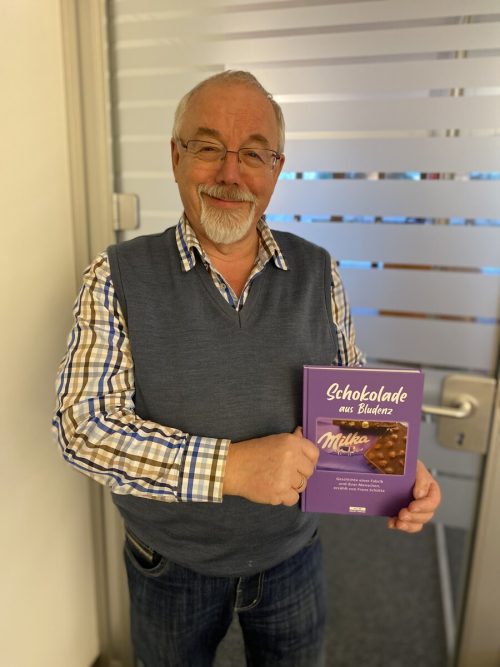 Franz Schütte präsentiert sein Buch „Schokolade aus Bludenz“ in der Tyrolia-Buchhandlung. VN/JUN