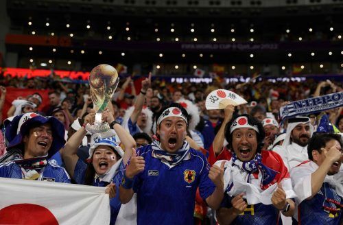 Ganz Japan hofft nach den Siegen gegen Deutschland und Spanien gegen Kroatien auf die nächste Sensation. APA