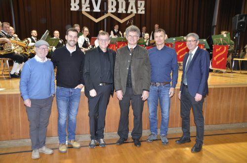 Geschäftsführer Ernst Friedrich, Bgm. Simon Tschann, LAbg. Christoph Thoma, Obmann Helmut Graf, Präsident Gerhard Mohr und Bürgermeister Hans Peter Pfanner. DOB