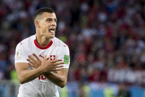 Granit Xhaka jubelte nach seinem Treffer bei der WM 2018 gegen Serbien mit dem „Doppeladler“. Ein Jubel mit Folgen. ap
