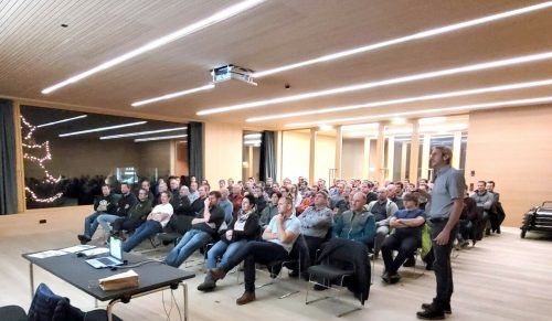 Großes Interesse am Infoabend Landwirtschaft mit Klaus Küng und Thomas Guggenberger in Krumbach.  me