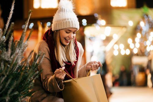 Gut 86 Prozent haben heuer vor, Weihnachtsgeschenke für ihre Liebsten zu kaufen.  Shutterstock