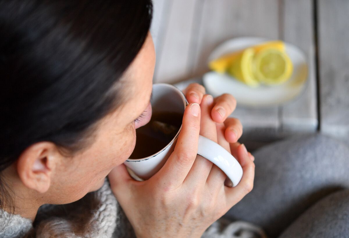 Heißgetränke mit viel Vitamin C sind aktuell wieder sehr gefragt. Oft ist aber auch eine längere Bettruhe angebracht.apa