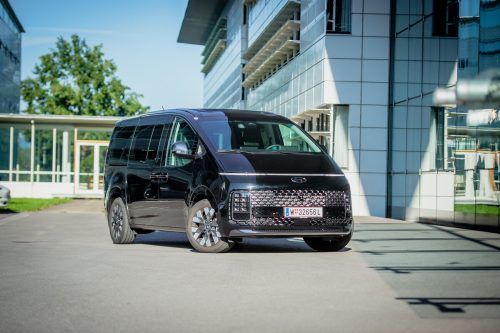 Hyundai tanzt mit dem Staria-Bus optisch aus der Reihe. Der Kleinbus muss jedenfalls keinen Vergleich scheuen. VN/Rhomberg