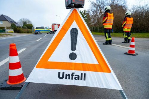 Im Allgäu kam es zu einem Unfall während der Prüfungsfahrt.  symbol/dpa