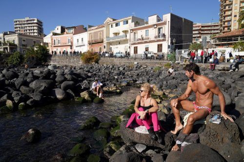 In Catania auf Sizilien wurde am Weihnachtstag noch gebadet.  RTS