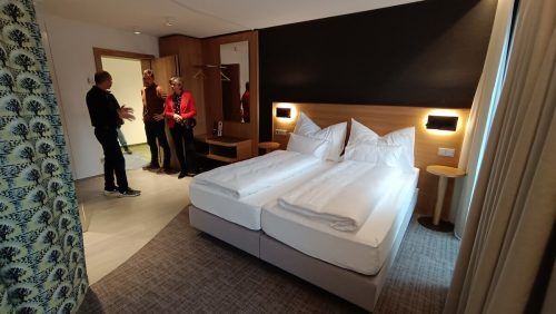 In dem neuen Motel, das an den 70er-Jahren orientiert ist, sind insgesamt 26 Gästezimmer untergebracht. 