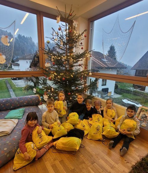 Insgesamt 18 Huckepack-Hilfspakete konnte der Kindergarten sammeln. Kindergarten übersaxen