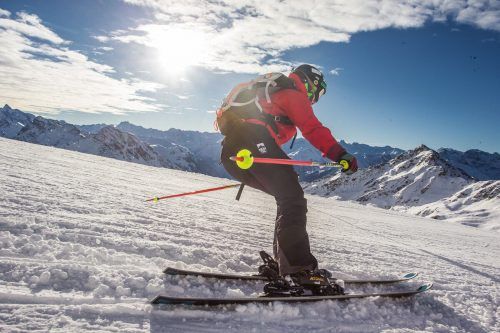 Intersport ist optimistisch für die Wintersaison, für den stationären Handel wie für das Verleihgeschäft - trotz wirtschaftlich herausfordernder Zeiten.  vn/Steurer