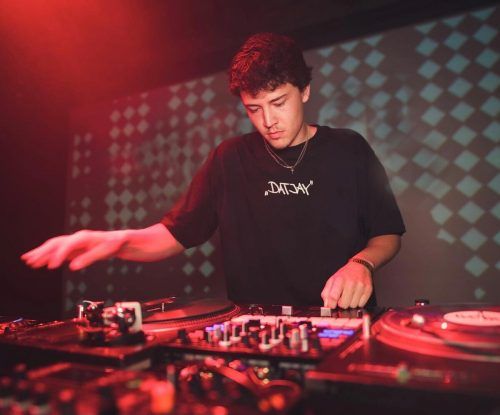 Jonas Linder legt in einigen Clubs in Vorarlberg aus.  NW-Photography