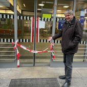 Defekte Bahnhofstür in Bludenz sorgt für Empörung
