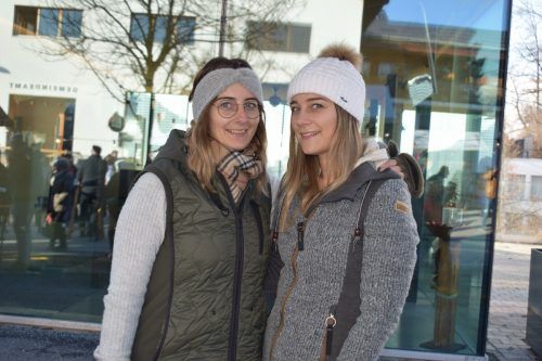 Kreative Juppenbilder gab es bei Birgit und Andrea Willam.