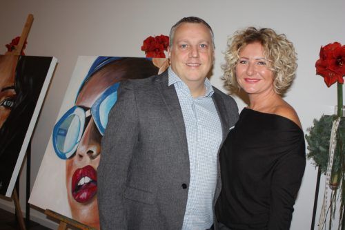 Künstlerin Maja Horvat mit dem Götzner Gemeinderat Christoph Längle.