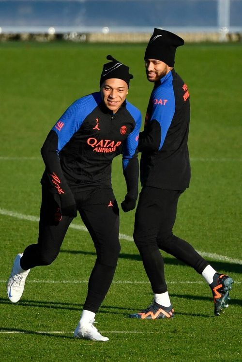 Kylian Mbappe (l.) und Neymar warten in Paris noch auf Messi. Apa