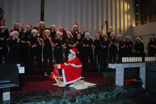 Lehrer und Schüler des Instituts St. Josef hatten für das Adventkonzert ein abwechslungsreiches Programm vorbereitet. Institut st.josef