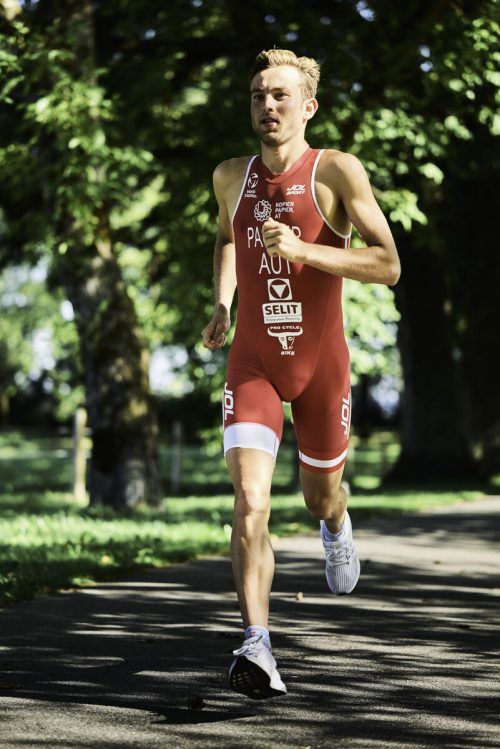 Triathlet Leon Pauger nutzt den Silvesterlauf für eine Trainingseinheit. privat