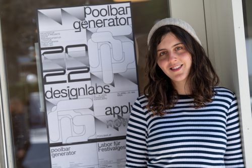 Lilian Furrer war 2021 selbst Teilnehmerin beim Poolbar-Generator. Heute organisiert sie die Workshopreihe.  VN/Serra