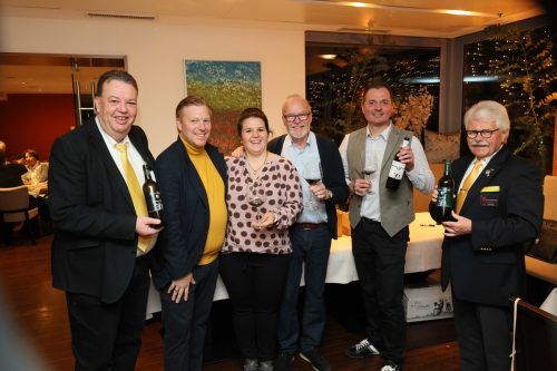 Ludwig Zortea, Marcel, Michaela und Elmar Herburger, Winzer Ferry Schindler und VSOV-Präsident Willi Hirsch. Ame