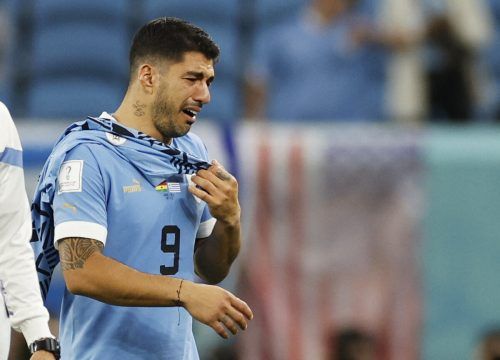 Luis Suarez verzweifelte bereits Minuten vor Abpfiff auf der Ersatzbank. Reuters/Sibley