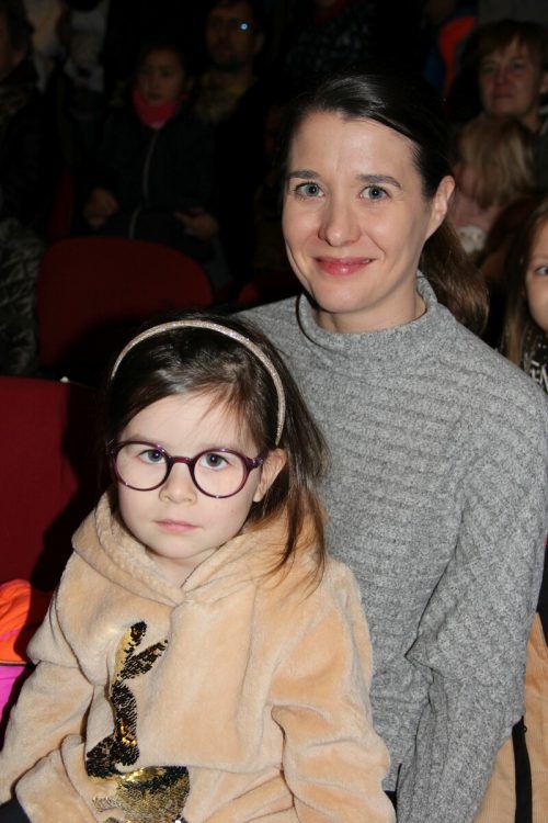 Marcella und Tamara Saler besuchten ebenfalls das Puppentheater. 