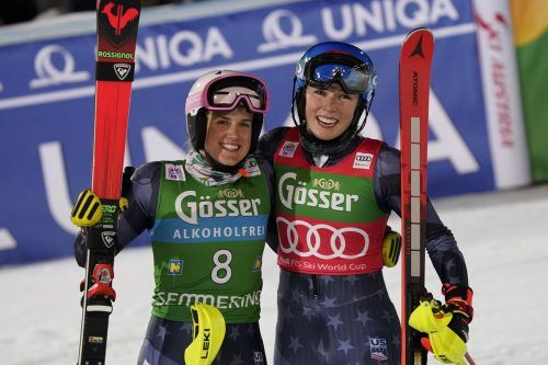 Mikaela Shiffrin (r.) und Paula Moltzan feierten einen Doppelsieg für die USA. Auf Landsfrau Lindsey Vonn fehlen Shiffrin noch zwei Siege. Gepa