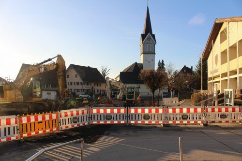 Straßenbau im Hohenweiler Zentrum: die Verkehrsfreigabe ins Oberdorf steht bevor.