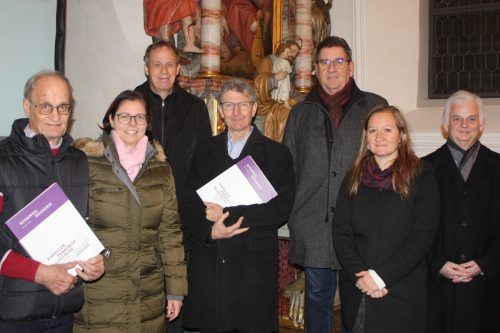 Peter Steidl, Bgm. Katharina Wöß-Krall, Norbert Schnetzer, Siegfried Bertsch, Helmut Jenny, Stefanie Kollmann-Oberwegeser und Pfarrer Walter Juen. VN/Tk