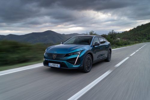 Peugeot erfindet mit dem 408 eine neue Fahrzeuggattung. Der Mix aus SUV und Coupé-Limousine gefällt jedenfalls. werk
