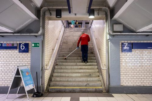 Reinigungskräfte bekommen im Durchschnitt 8,56 Prozent mehr Lohn. DPA