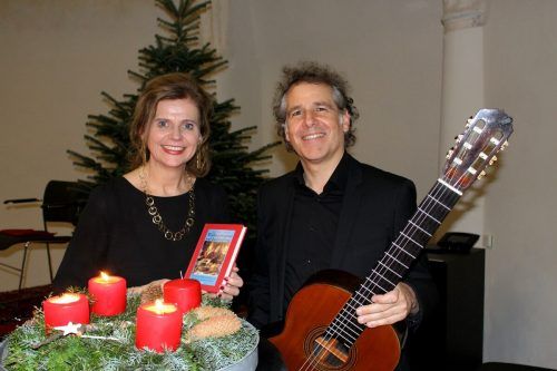 Renate Bauer und Alexander Swete beim Schloss Hofener Advent.  bms