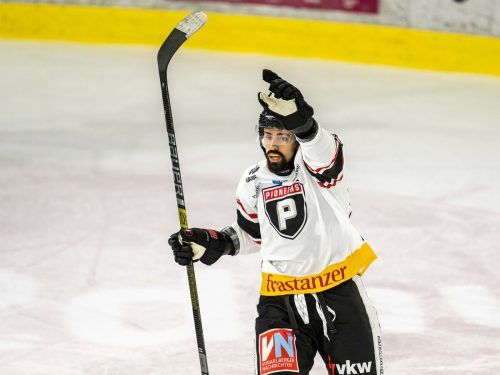 Richard Jarusek konnte sich beim 4:2-Sieg gegen die Graz99ers über seinen ersten Doppelpack im Dress der Pioneers Vorarlberg freuen. gepa