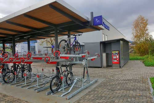 Die neuen Radboxen von VMOBIL am Bahnhof Schlins-Beschling sind vor Diebstahl und Wettereinflüssen geschützt.  EM
