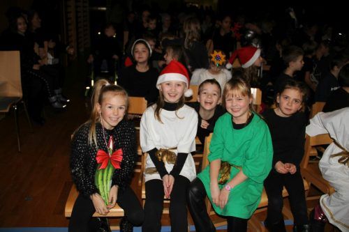 Schüler der Volksschule Gortipohl freuten sich auf ihren Auftritt.  STR