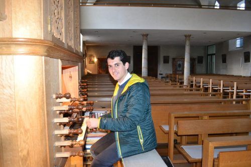 Seit seinem 13. Lebensjahr spielt Gabriel Steiner mit Begeisterung Orgel, zuvor hat er Klavier gelernt. BI (2), Steiner