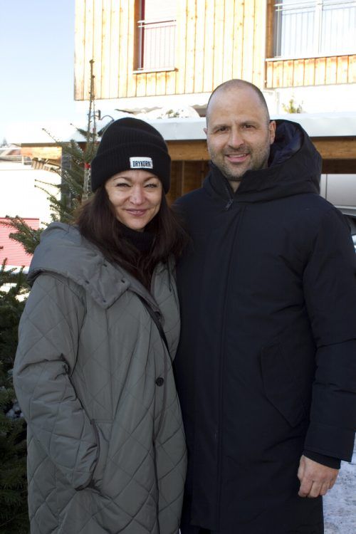 Simone und Landesrat Marco Tittler kamen zum Christbaumschneiden.