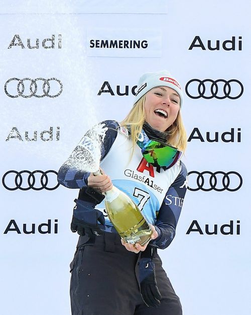 So richtig ausgelassen feierte Mikaela Shiffrin ihren zweiten Hattrick am Semmering. afp