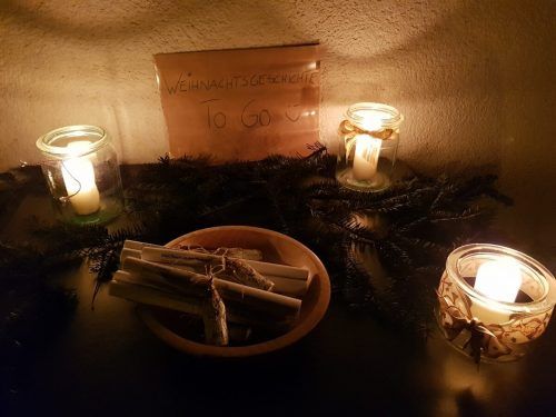 Stimmungsvolle Dekorationen überall.
