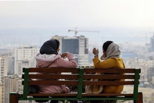 Tausende iranische Frauen protestieren seit Monaten gegen unterdrückende Kleidungsvorschriften des Regimes in ihrem Land.  AFP